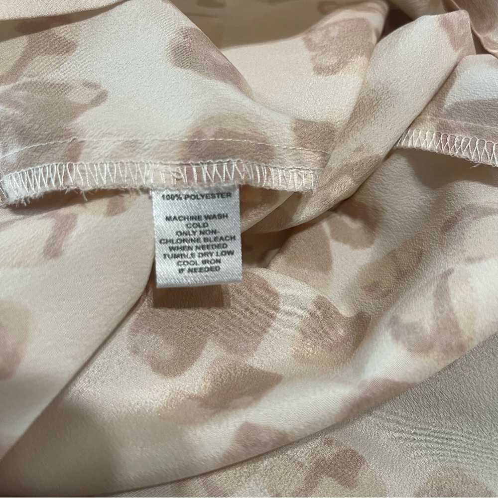 LOFT Beige and Cream Sleeveless Top - Picture 9 of 9